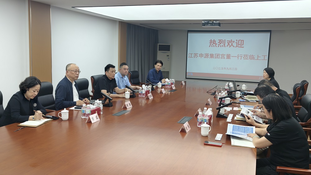9月，宫友军董事长率队赴上海工具厂考察交流